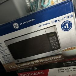 GE 1.1 Countertop Microwave Oven