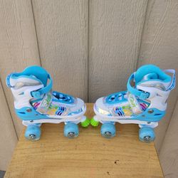 ROLLER SKATE SIZES 4 TO 6 AND  7 TO 9 WHIT LIGHT 