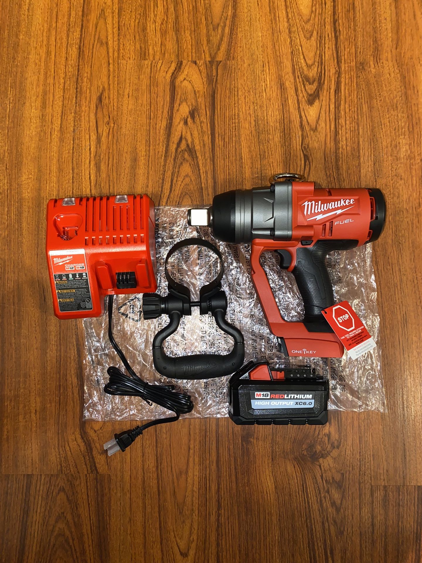New Milwaukee M18 Fuel OneKey 1” Square Ring Impact Wrench 2867-20 (1) M18 XC 6.0Amp High Output (1)M18 Charger
