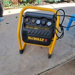 Dewalt 200psi air compressor like new $150 price is there firm/ Nueva Precio Firme $150