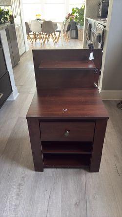 Nightstand w/light (bulb included)