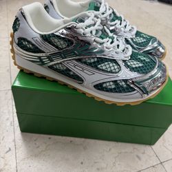 Bottega Venetta Sneakers 