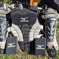 "FULL" YOUTH CATCHERS EQUIPMENT " SET " ( SEE PICS) INCLUDES EVERYTHING PICTURED IN GLENDORA