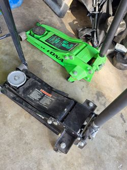 Low profile jacks