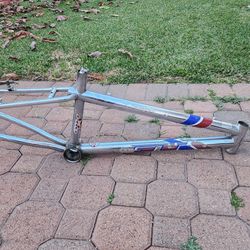 GT Mach 1 BMX Pro Geometry mid school frame