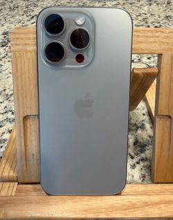 iCloud 16 Pro ( For Parts )