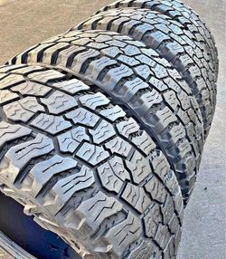 37*12,50r17 Vendo set de Tires con 79% de vida las 4