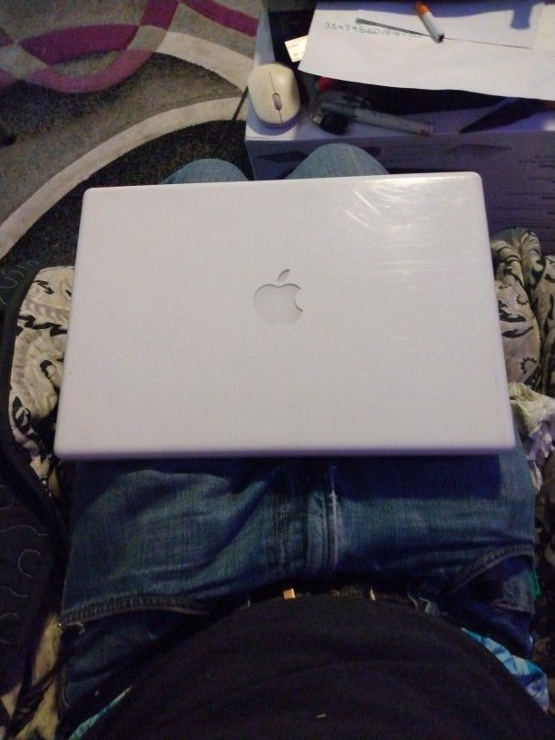 Apple Macbook