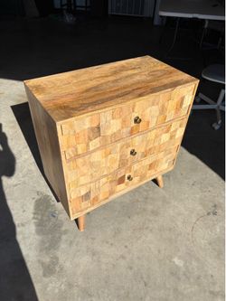 3 drawer table/ nightstand