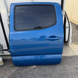 2016-2023 TOYOTA TACOMA LEFT DRIVER SIDE REAR DOOR OEM