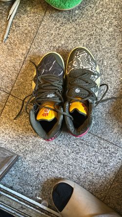 kyries Shoes size 8 Men