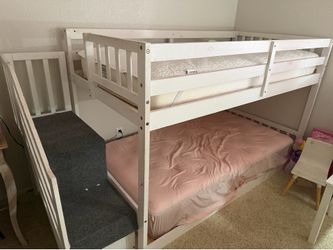 Bunkbed/ twin