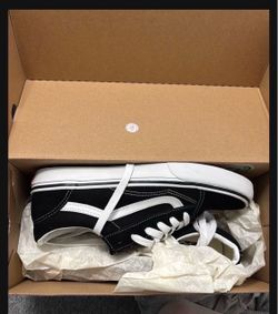 New Men’s Size 6.5 Vans Old Skool Black White Shoes back to school shoes