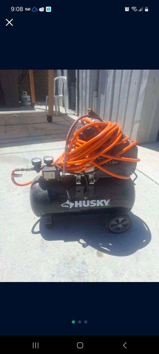 Husky Air Compressor  8 Gallon  Good Condition 