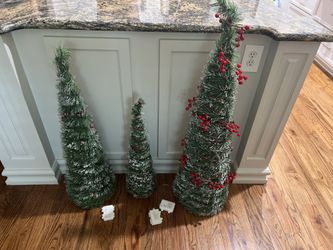 Set of 3 decorative trees