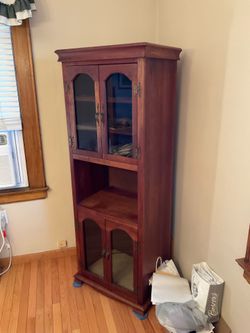 Wood furniture good condition. Please make offer and check my other listings