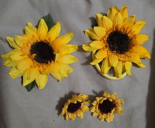 SUNFLOWERS TO WEAR