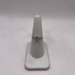 10kt Gold Engagement Style Ring w/ Simple Design 