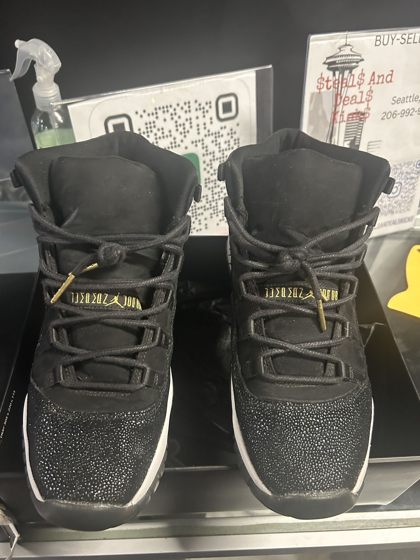 Jordan 11 Black Stingray Size 7y Read Description