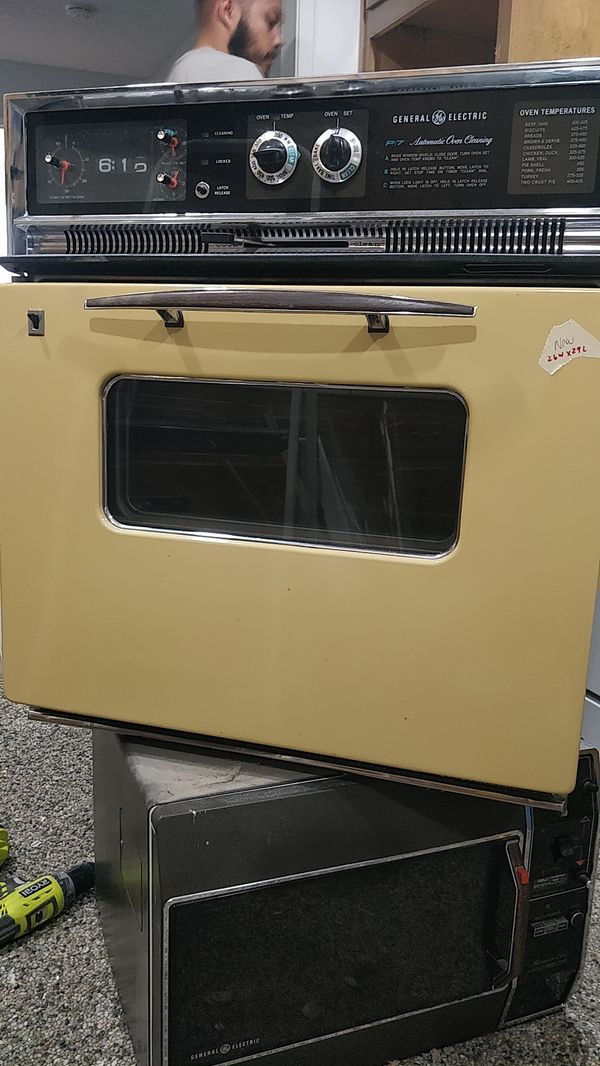 vintage in wall oven . for Sale in Reedley, CA OfferUp