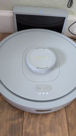 Shark Vacuum robot IQ.