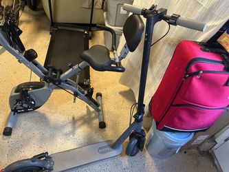 Volpam  electric scooter. (Comes with charger)