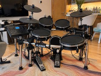 LIKE NEW Alesis DM10 Studio Electronic Drum Set + Pedals