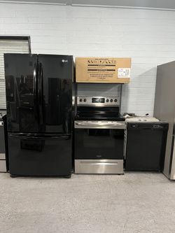 🏡✨ Upgrade your kitchen with this beautiful black kitchen appliance set!