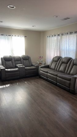 Wolfridge dual power reclining Sofa and Loveseat