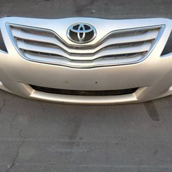 2011-2012 Toyota Camry Complete Front Bumper With All The Accessories OEM.