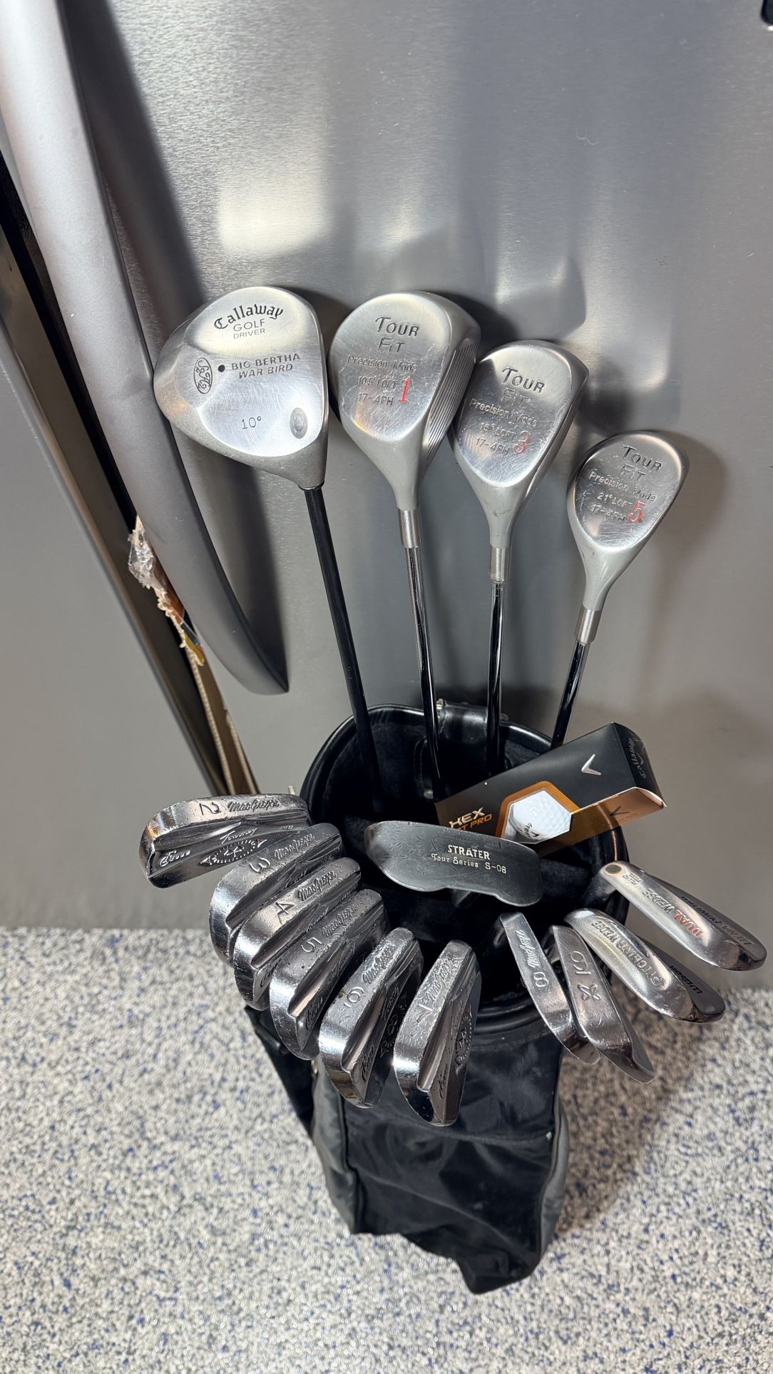 Mens RIGHT Handed MacGregor MT Tourney M2 - 15 pc Golf Club set, with black/grey golf bag 