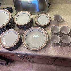 Vintage Stoneware “Journey Brown” Dinnerware Set – Made in Japan