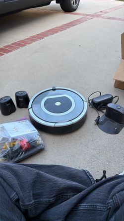 iRobot Roomba Robot Vacuum with Accessories
