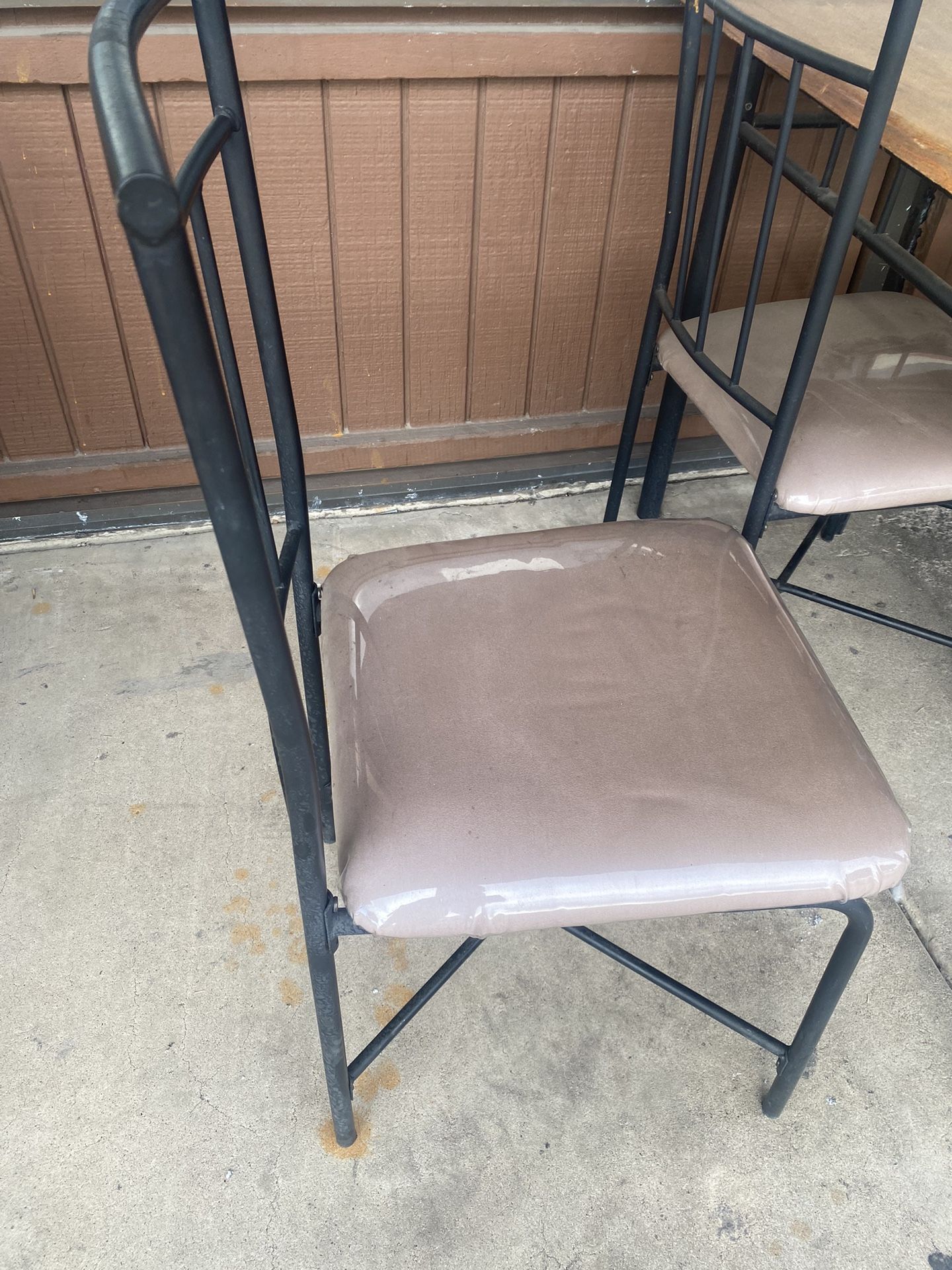 tableand chairs