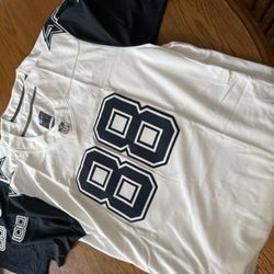 Stitched Ceedee Lamb, Never Worn SIZE MEDIUM AND LARGE 