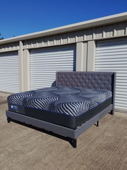 King 👑 size bed frame with mattress