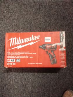 MILWAUKEE M12 1/4" HEX SCREWDRIVER KIT