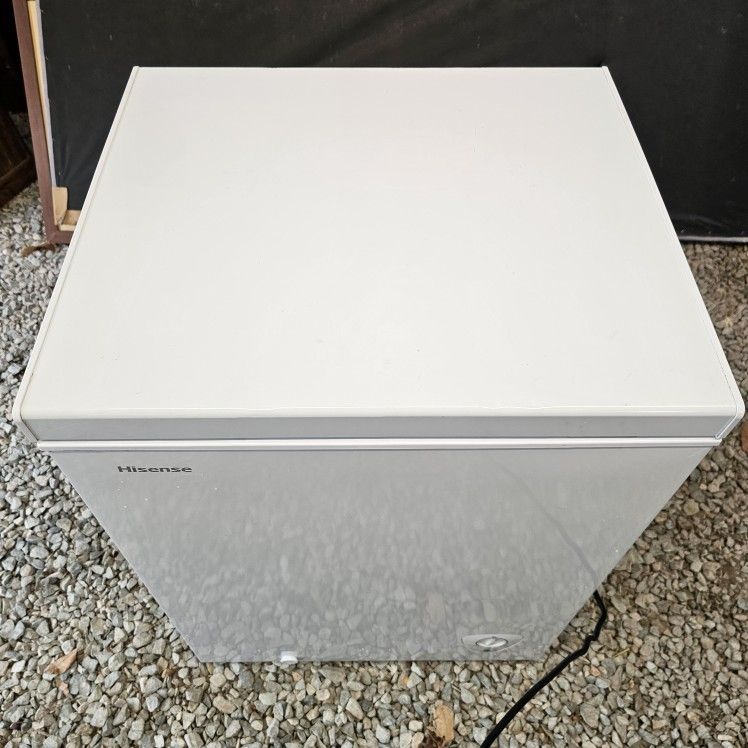 Hisense 5.0 cu ft Chest Freezer White – Fully Working