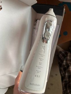 Schoben water flosser in white & silver