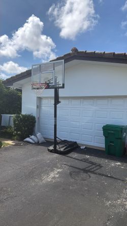 LIFETIME 54-INCH SHATTERPROOF POWER LIFT® BASKETBALL HOOP