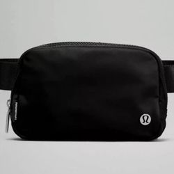 Lululemon Everywhere Belt Bag. Black  