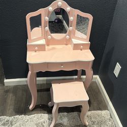 Girls vanity