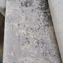 Modern Safavieh Area Rug 8x10 – Excellent Condition