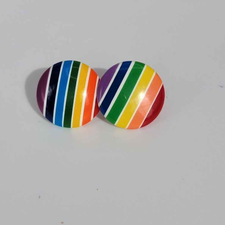 Vtg Pair of 1980s Plastic Brightly Colored Round Rainbow Earrings Pierced .75"