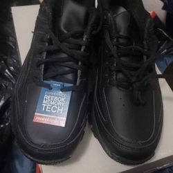 New Reebok men's size 8.5 Sneakers