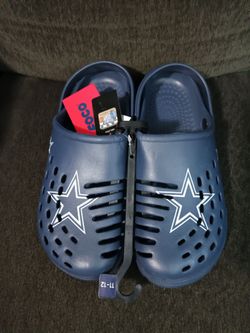 Brand New With Tags FOCO Dallas Cowboys Men's Large (11-12) Strapped Clogs Sandals