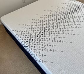 Nectar Premier Hybrid Queen Mattress - Like New Condition