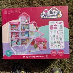 BNIB Doll House Play Set
