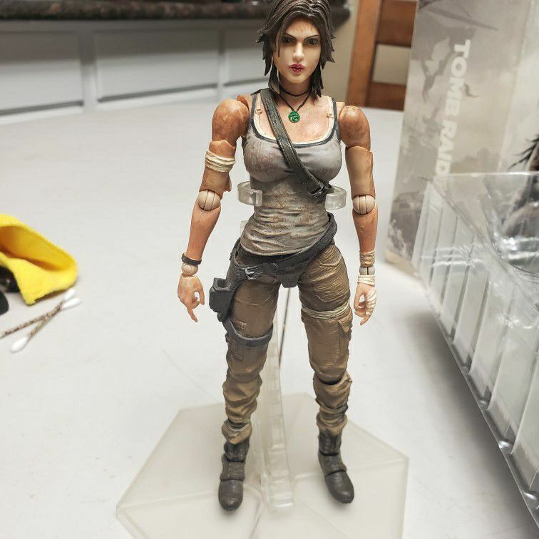 Square Enix Tomb Raider: Play Arts Kai Lara Croft Action Figure