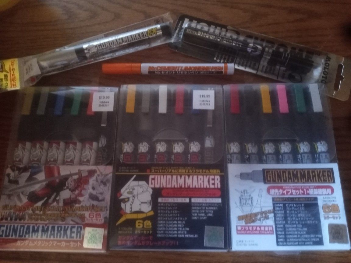 Gundam Marker Set + Molotow Liquid Chrome Paint Pen, Etc.